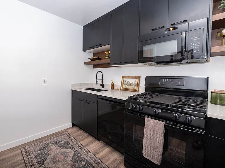 889 N 900 W — Photo 9