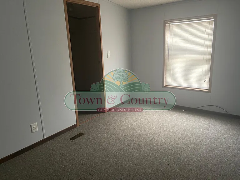 118 Hyndman Rd — Photo 16