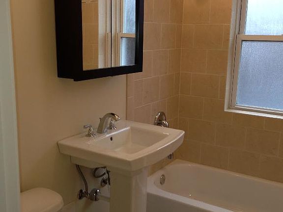 3rd image of 1831 W Foster Ave #2F