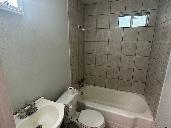 5th image of 1708 Alamo Ave