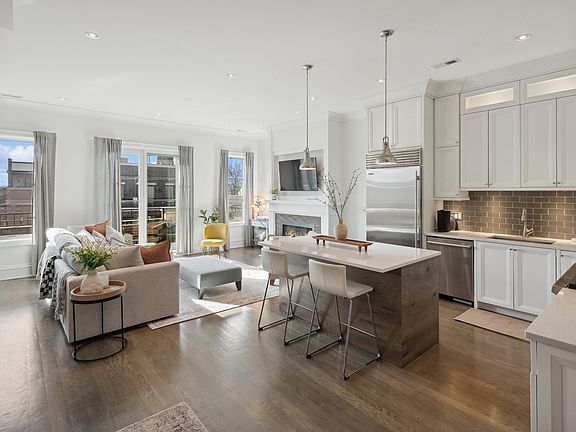 3rd image of 1320 W Wrightwood Ave #3