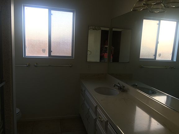 5th image of 42396 Acacia Ave