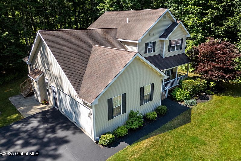 3rd image of 17 White Birch Lane