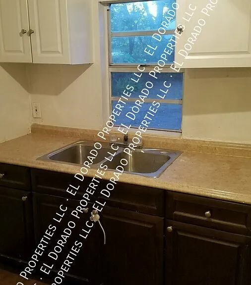 1010 E Sligh Ave — Photo 1