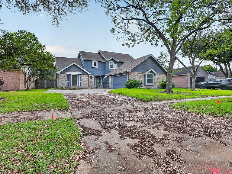 417 W Hillary Cir — Photo 3