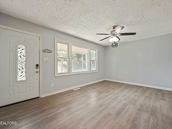 4th image of 2533 Davenport Rd