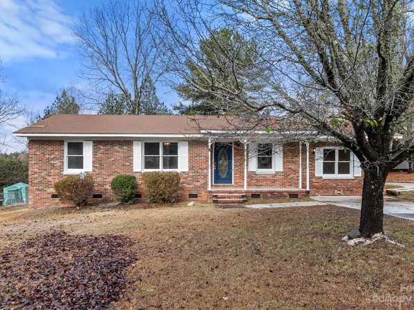 209 W End St, Chester, SC 29706