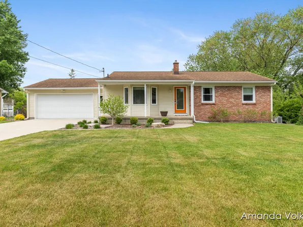 8353 Chesterton Dr SW, Byron Center, MI 49315