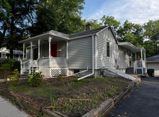 225 E Plum St, South Elgin, IL 60177