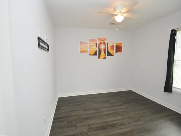 560 Baldwin Rd, Burlington, NC 27217