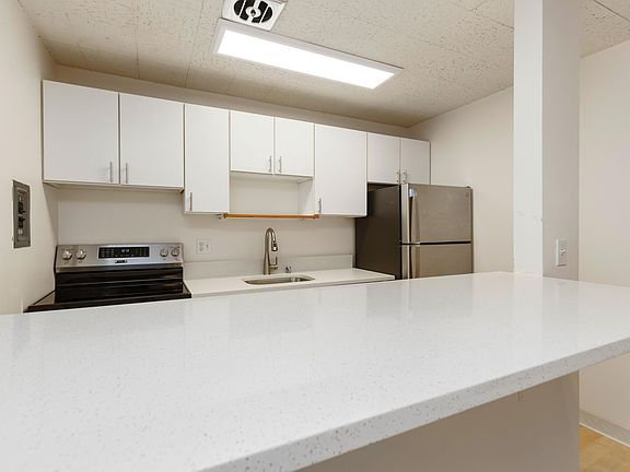 4th image of 324 W Olympic Pl APT 103