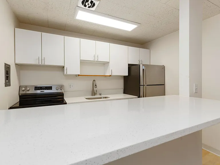 Seasons Apartments — Photo 4