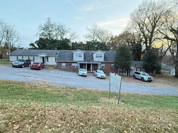 452 8th St SE, Hickory, NC 28602