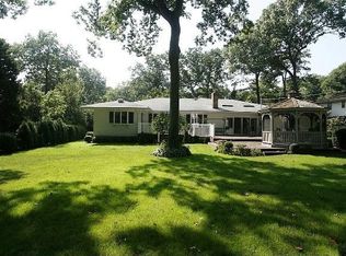 4 Colonial Gate, Plainview, NY 11803