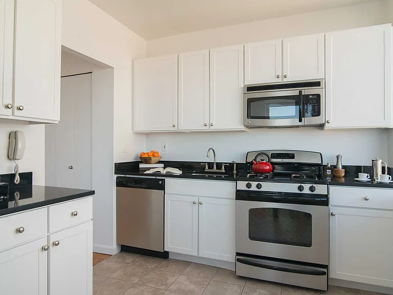 180 Riverside Blvd #510 — Photo 11