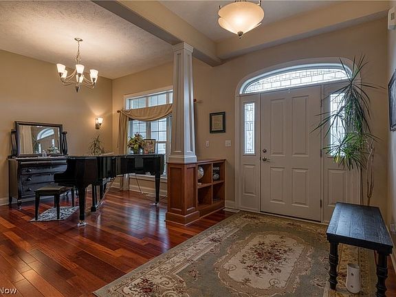 3rd image of 252 Kensington Ct