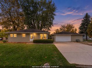 1487 Deerwood Dr, Neenah, WI 54956