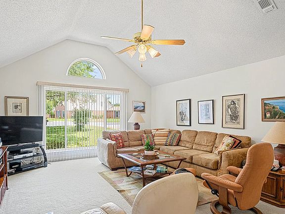 3rd image of 144 Long Pointe Dr