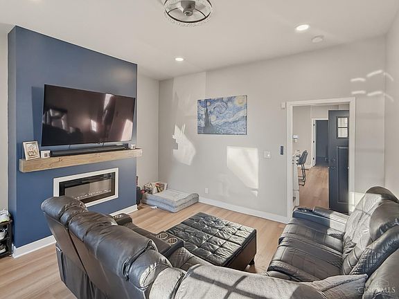 3rd image of 4228 Fergus St
