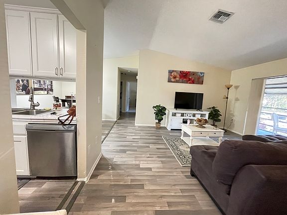 2nd image of 8418 Gardens Cir