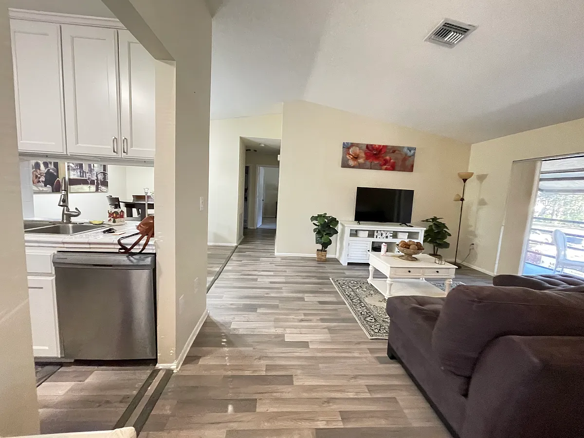 Building Photo - 8418 Gardens Cir