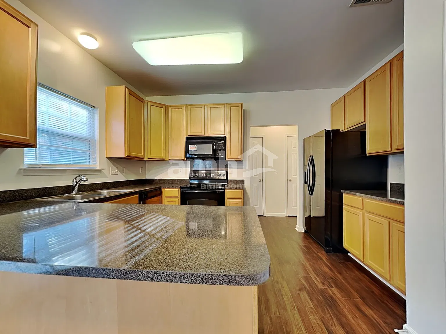 3 bed, 2.5 bath, 2253 sqft, $2,345 — Photo 4
