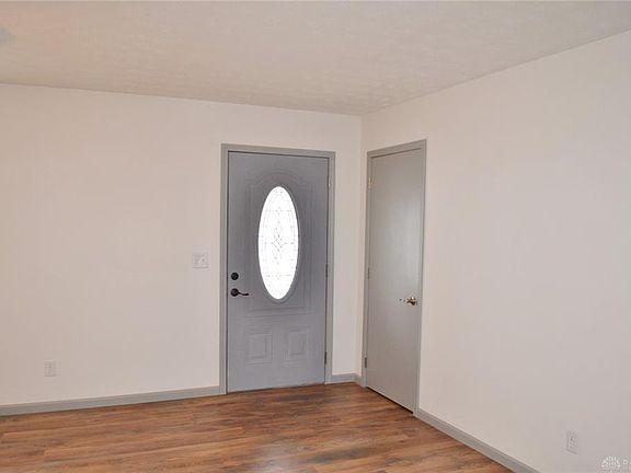 5th image of 203 E 1st St
