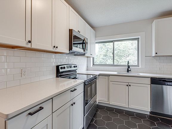 2nd image of 190 E Leawood Ave #3