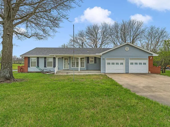 221 NW 62nd St, Topeka, KS 66617