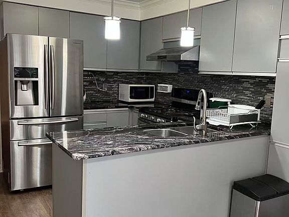 3rd image of 1009 Meadowridge Cres #2-B