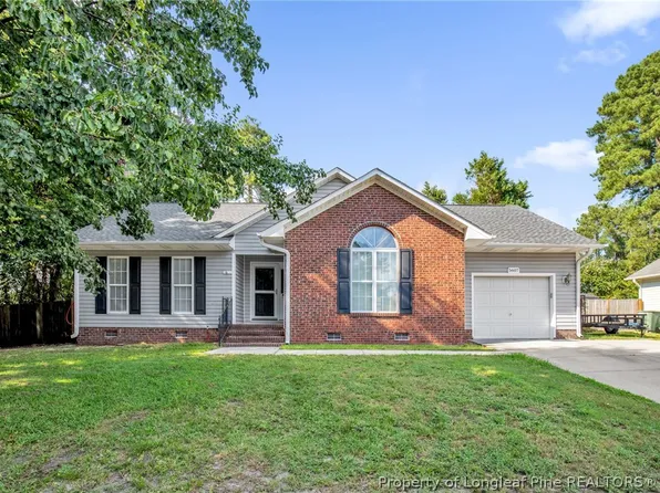 5607 Walkabout Rd, Hope Mills, NC 28348