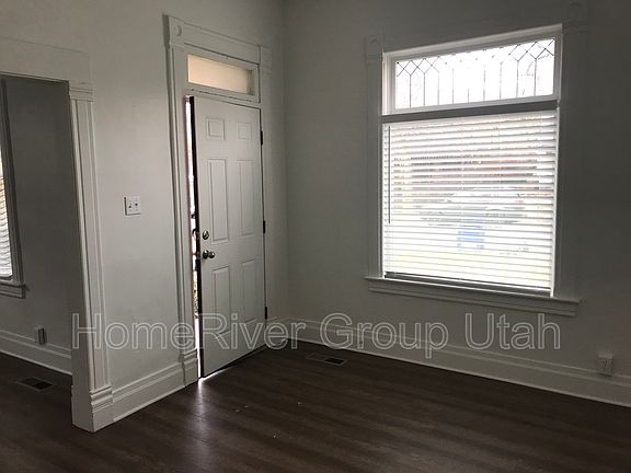 5th image of 920 E Princeton Ave