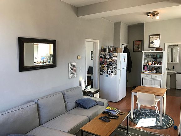 4th image of 528 N Hartland Ct #2R