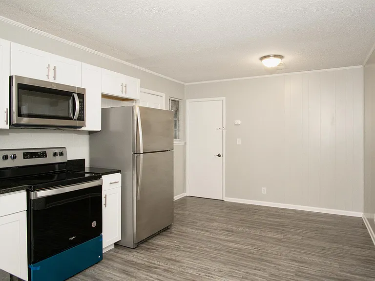 2708 Monticello Dr NW — Photo 2