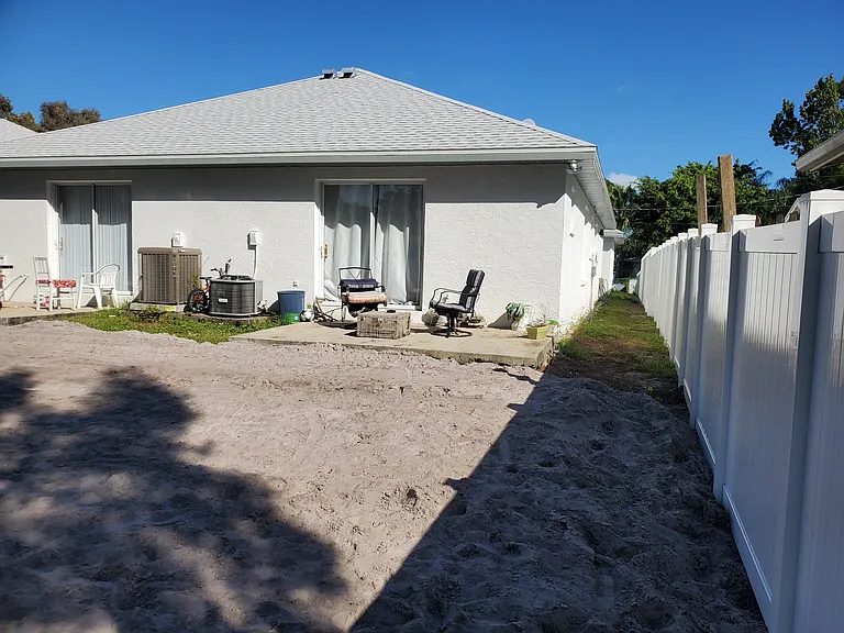 1910 Debbie St — Photo 11