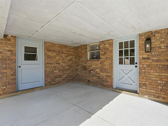 4th image of 2412 Airline Dr