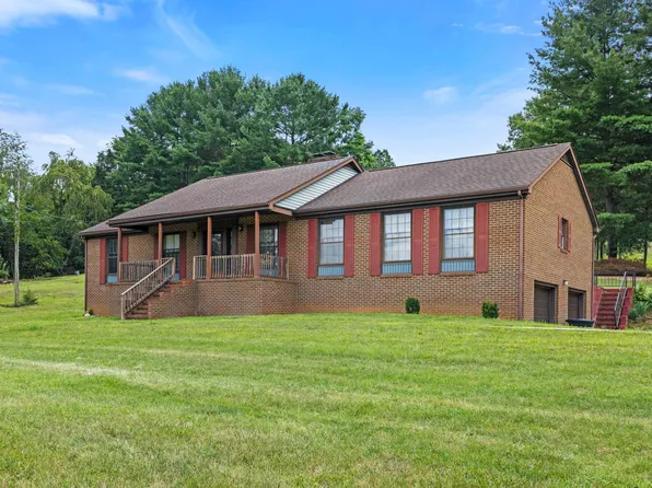 365 Berry Farm Rd, Staunton, VA 24401