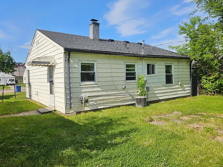 14376 Knox Ave — Photo 8