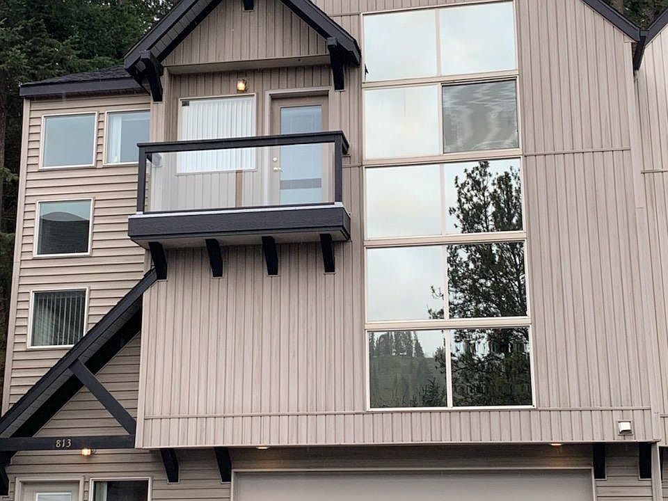 1st image of 813 W Lincoln Blvd