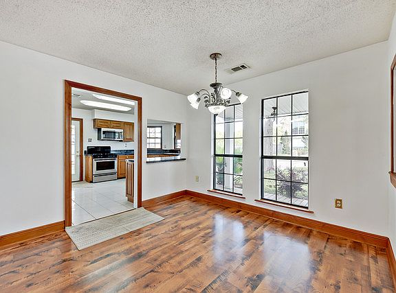 5th image of 2912 Saint Marie Dr