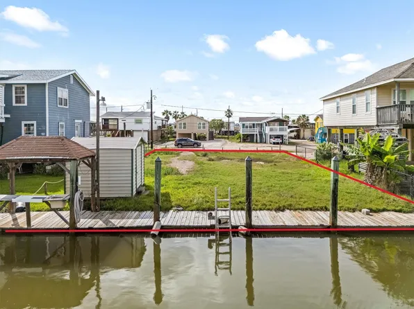 6 Shark Ln, Freeport, TX 77541