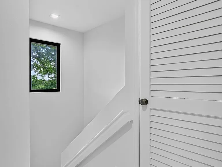 444 NW 41st St — Photo 11
