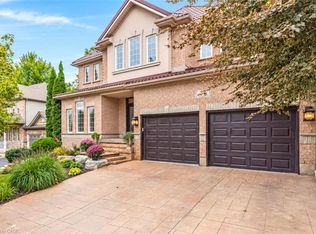 27 Autumn Ridge Trl, Kitchener, ON N2P 2J6