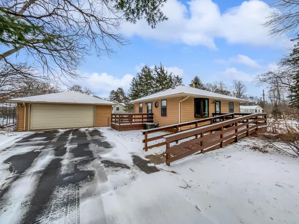 7493 Groveland Rd, Mounds View, MN 55112