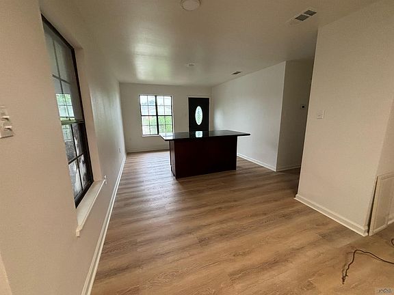3rd image of 3006 Redwood Cir