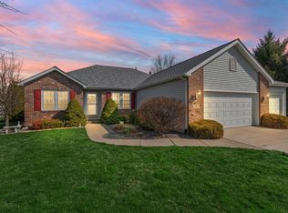 301 Pepper Creek Dr, Valparaiso, IN 46385
