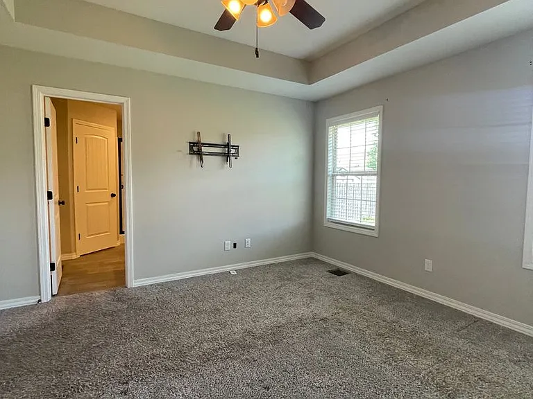 696 N Montego St — Photo 12