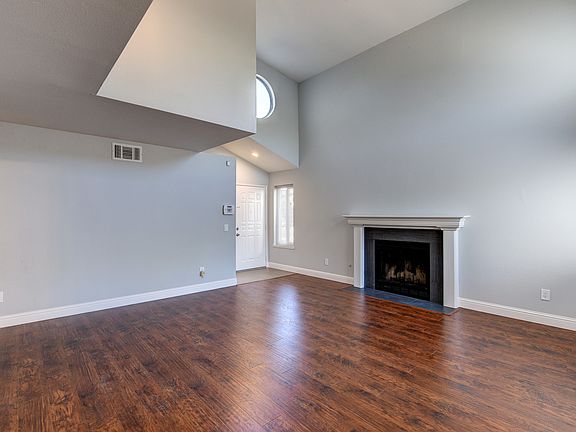 5th image of 4933 Camino Royale Dr