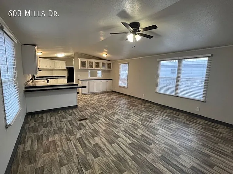 603 E Mills Dr — Photo 2
