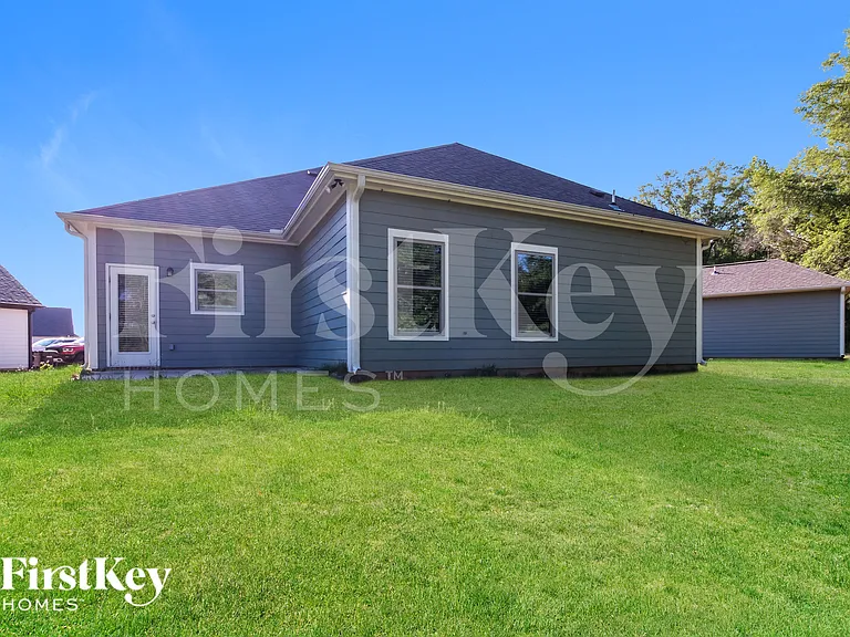 305 Avalon Way — Photo 17